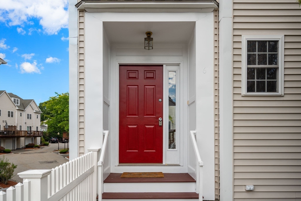 555 Main St 6