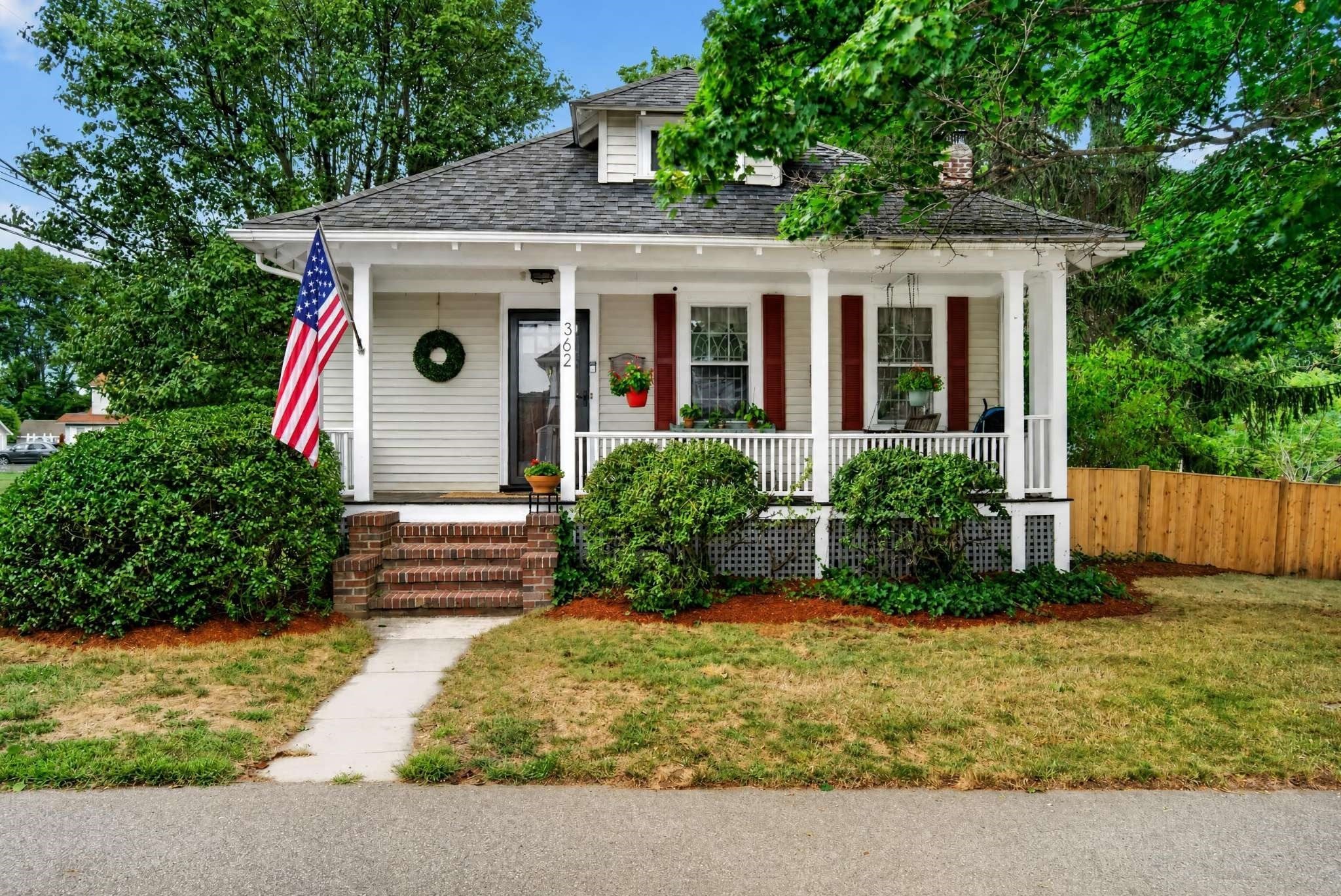 Photo of 362 Mount Vernon St, Dedham, MA