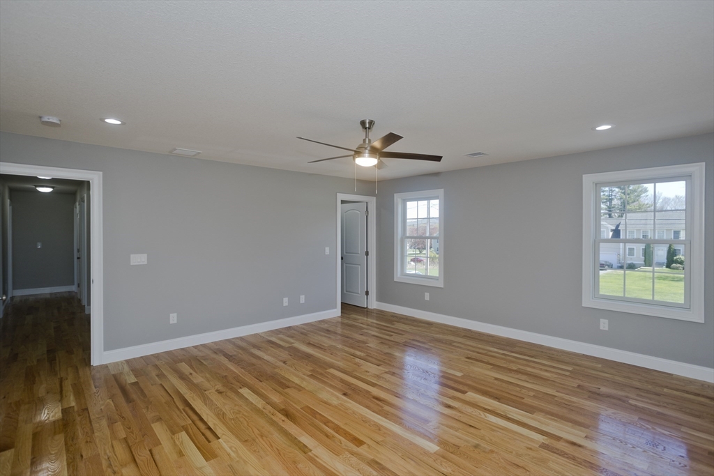 East Longmeadow, Massachusetts 01028, United States, 4 Bedrooms Bedrooms, ,3 BathroomsBathrooms,Residential,Active,153635