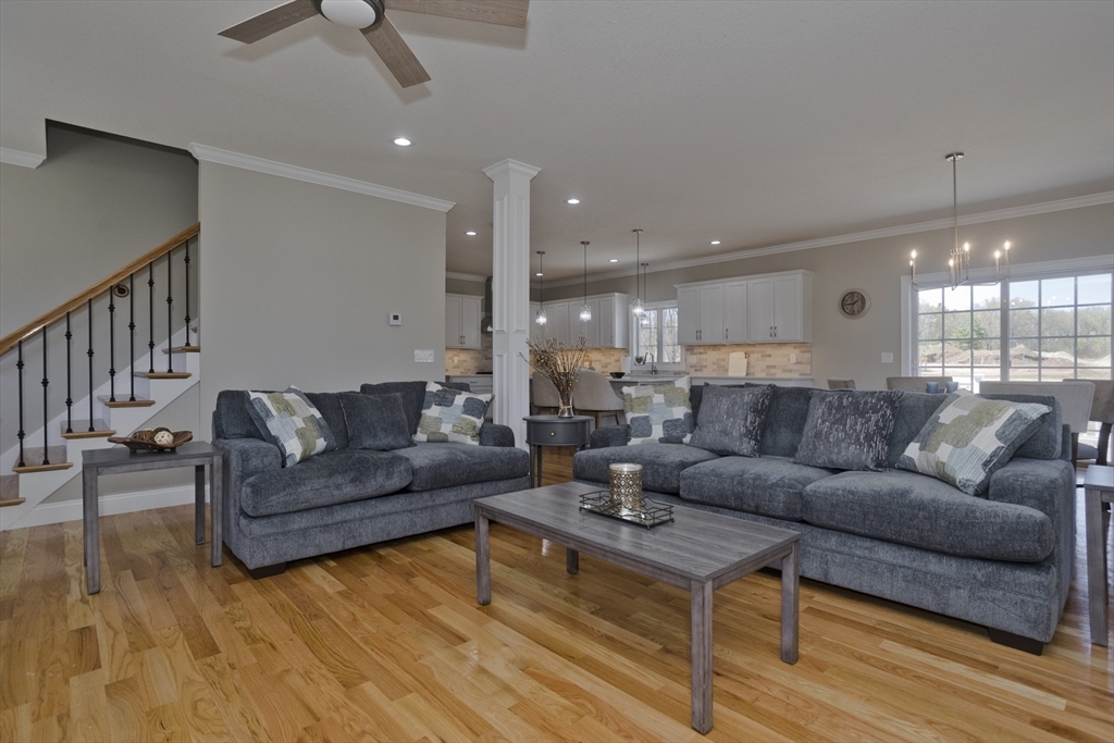 East Longmeadow, Massachusetts 01028, United States, 4 Bedrooms Bedrooms, ,3 BathroomsBathrooms,Residential,Active,153635