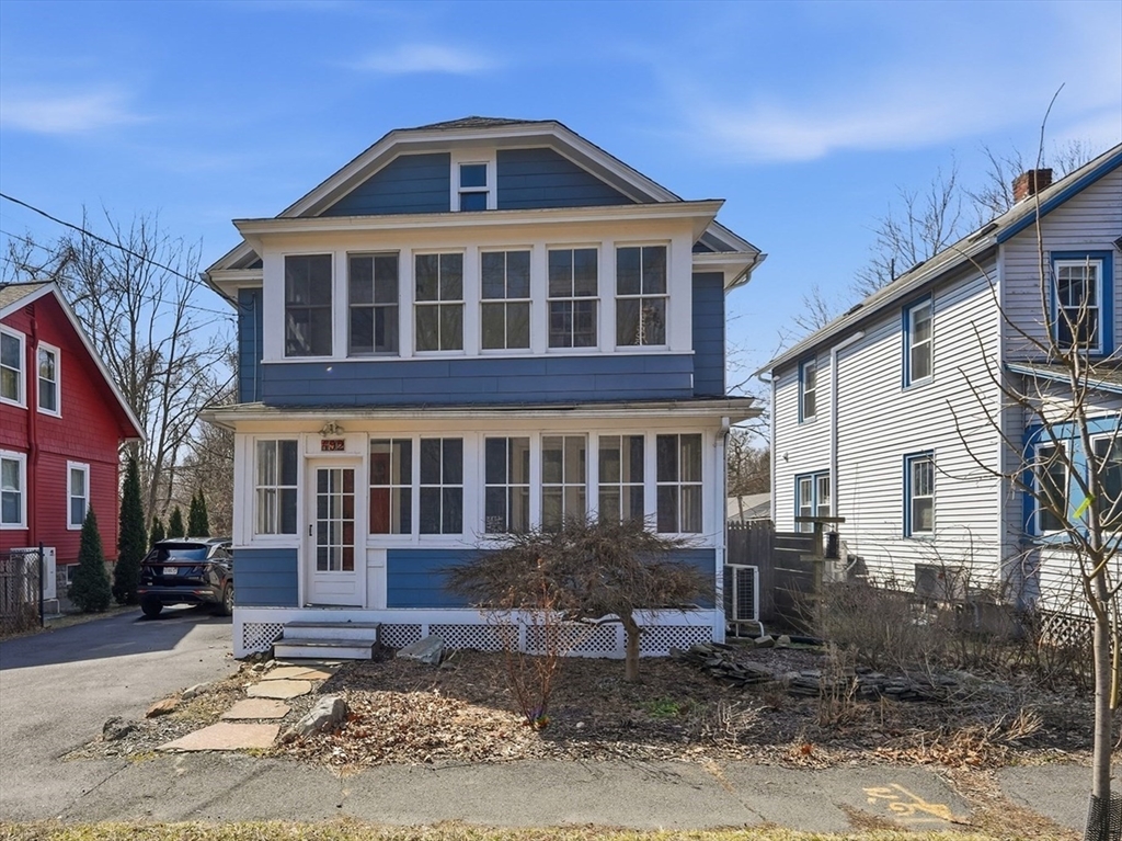 492 Elm St