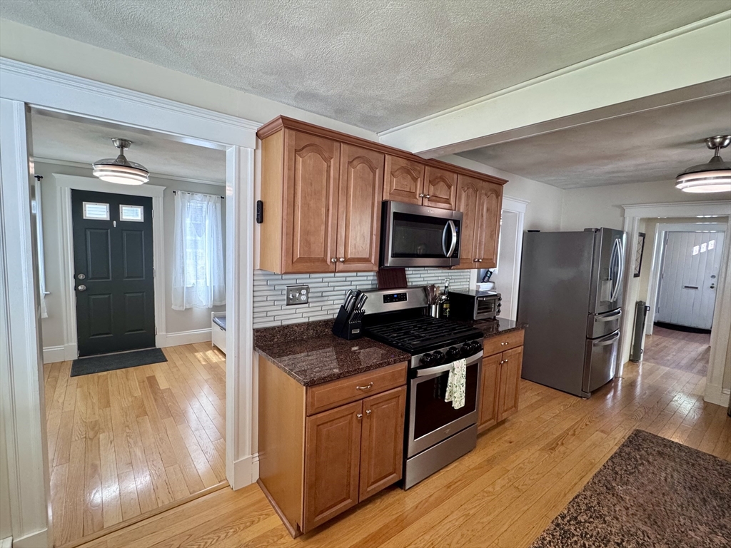 12 Palmer Ave, Saugus, MA Photo #15