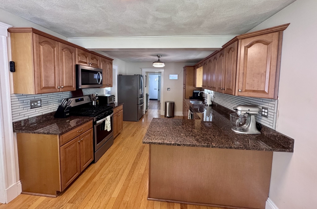 12 Palmer Ave, Saugus, MA Photo #13