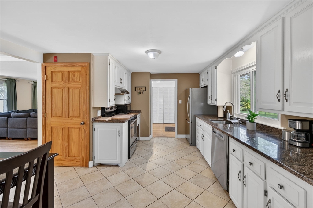 34 Homestead Rd, Lynnfield, MA Photo #15