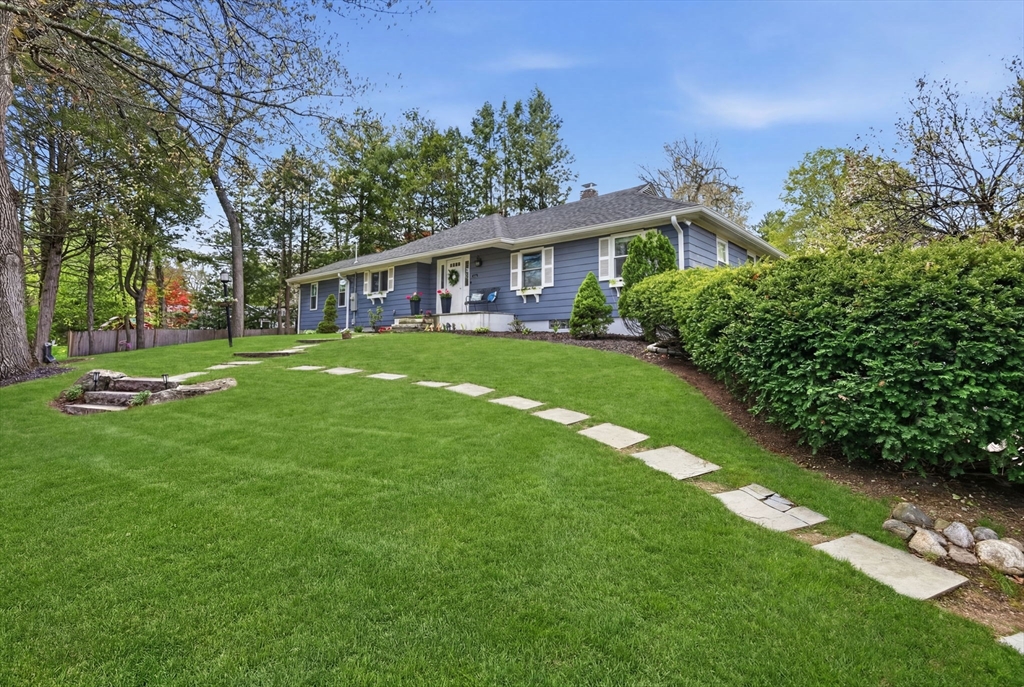 34 Homestead Rd, Lynnfield, MA Photo #2