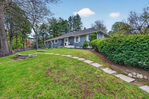 Photo of 34 Homestead Rd, Lynnfield, MA 01940 (MLS # 73515783)
