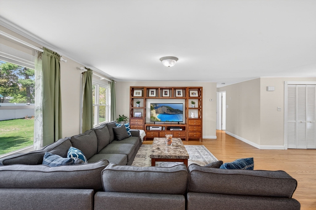 34 Homestead Rd, Lynnfield, MA Photo #6