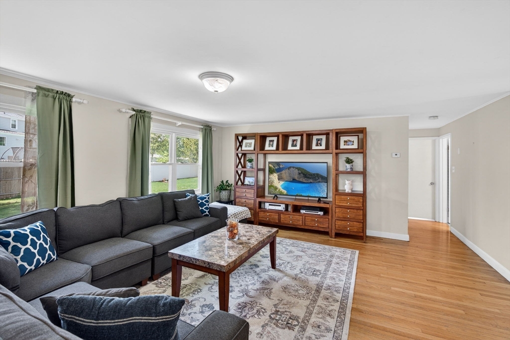 34 Homestead Rd, Lynnfield, MA Photo #8