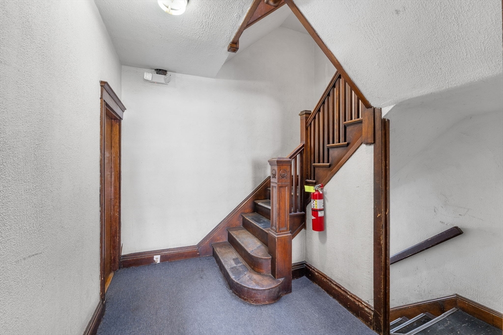 32 Reedsdale St B