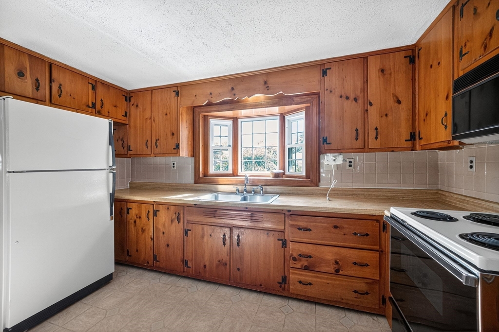 77 Whipple Rd