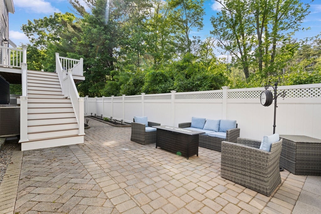 10 Seneca Ln