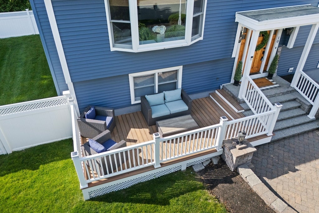 10 Seneca Ln