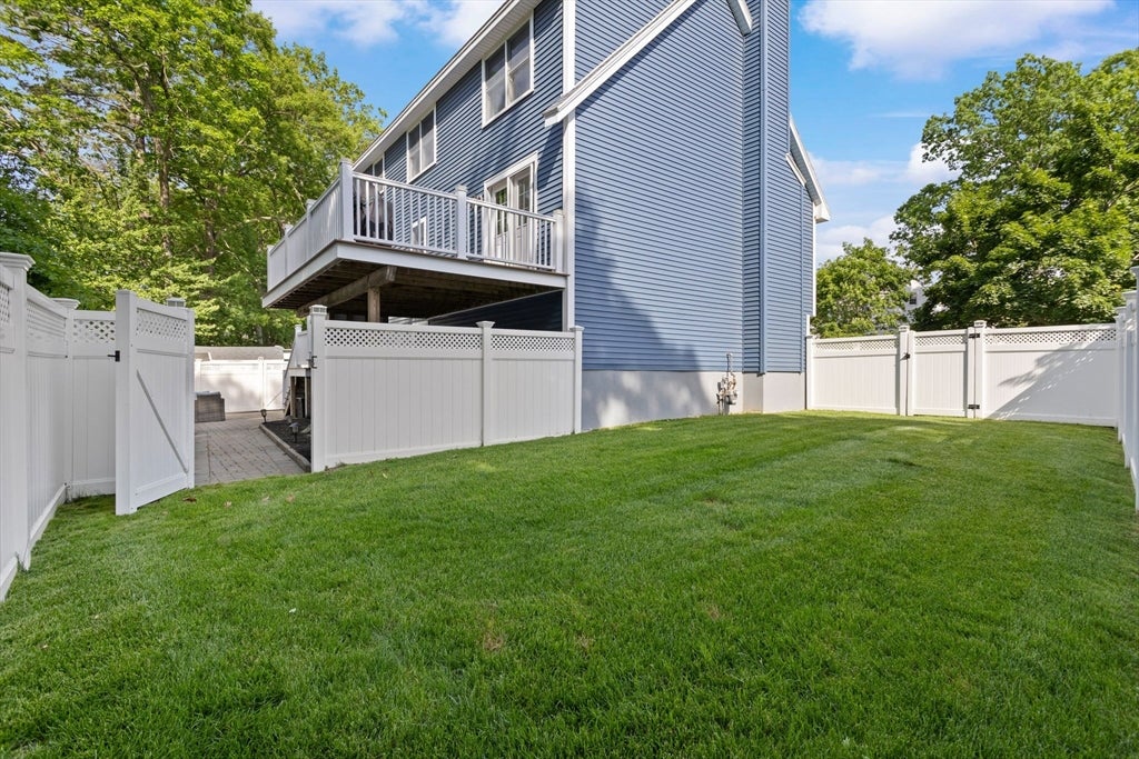 10 Seneca Ln