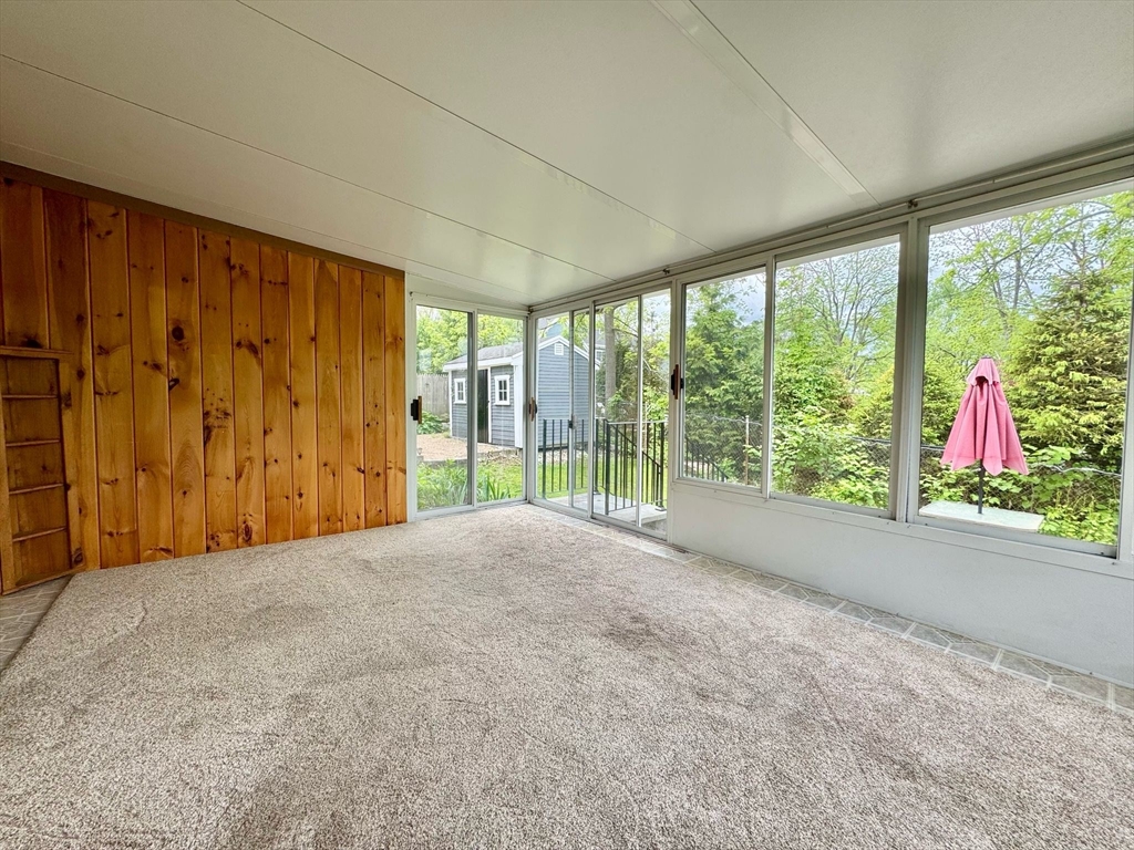 Hopkinton, Massachusetts 01748, United States, 2 Bedrooms Bedrooms, ,1 BathroomBathrooms,Residential,Pending,142686