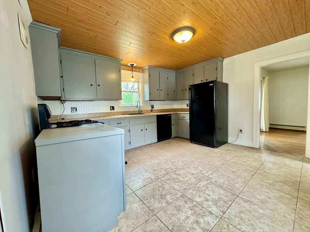 Hopkinton, Massachusetts 01748, United States, 2 Bedrooms Bedrooms, ,1 BathroomBathrooms,Residential,Pending,142686