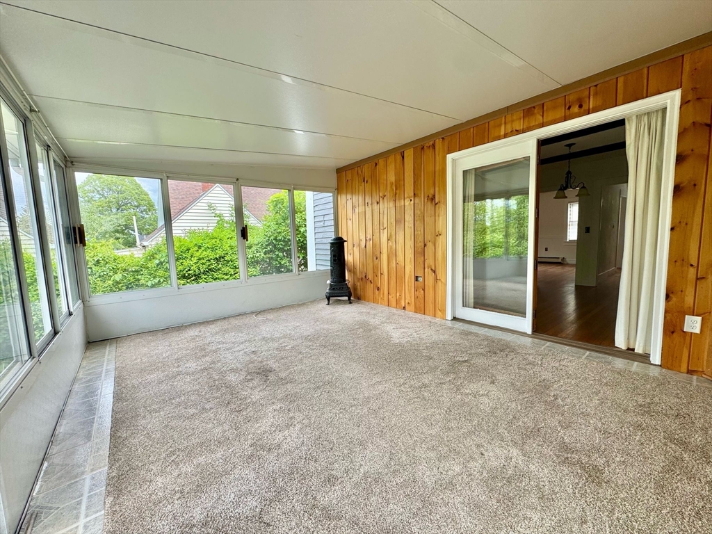 Hopkinton, Massachusetts 01748, United States, 2 Bedrooms Bedrooms, ,1 BathroomBathrooms,Residential,Pending,142686