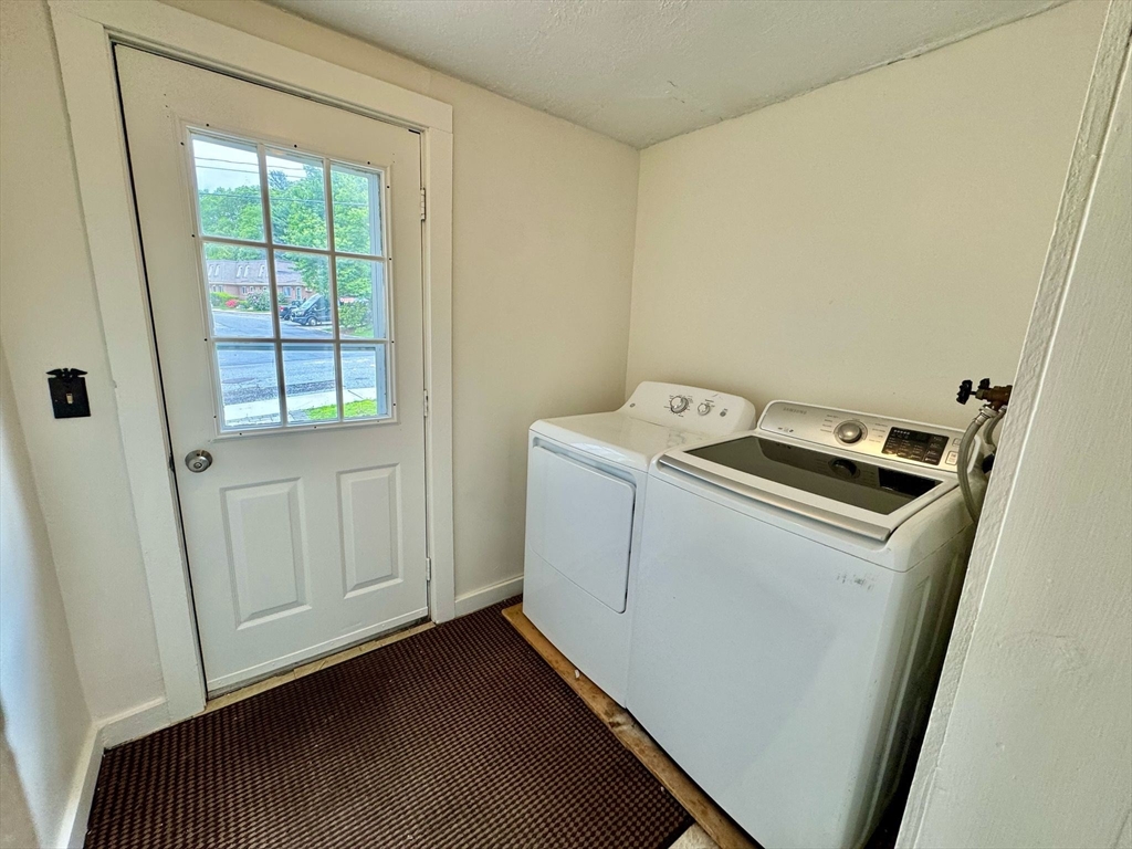 Hopkinton, Massachusetts 01748, United States, 2 Bedrooms Bedrooms, ,1 BathroomBathrooms,Residential,Pending,142686