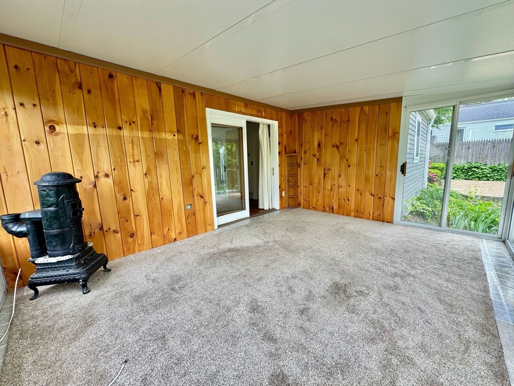 Hopkinton, Massachusetts 01748, United States, 2 Bedrooms Bedrooms, ,1 BathroomBathrooms,Residential,Pending,142686