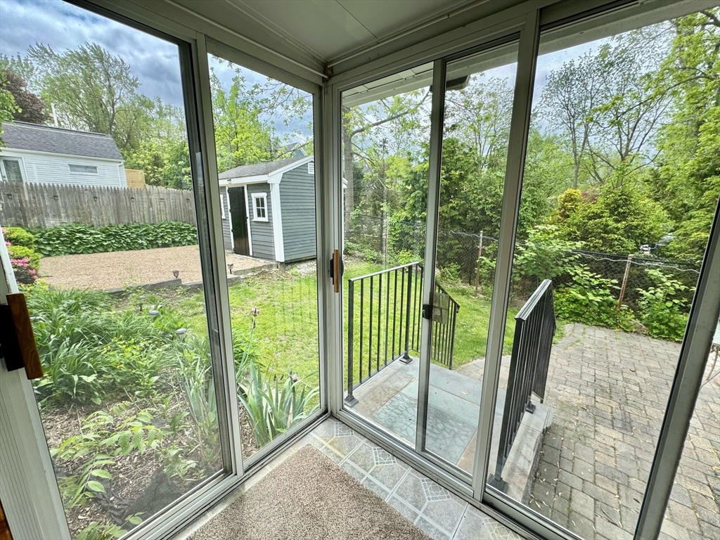 Hopkinton, Massachusetts 01748, United States, 2 Bedrooms Bedrooms, ,1 BathroomBathrooms,Residential,Pending,142686