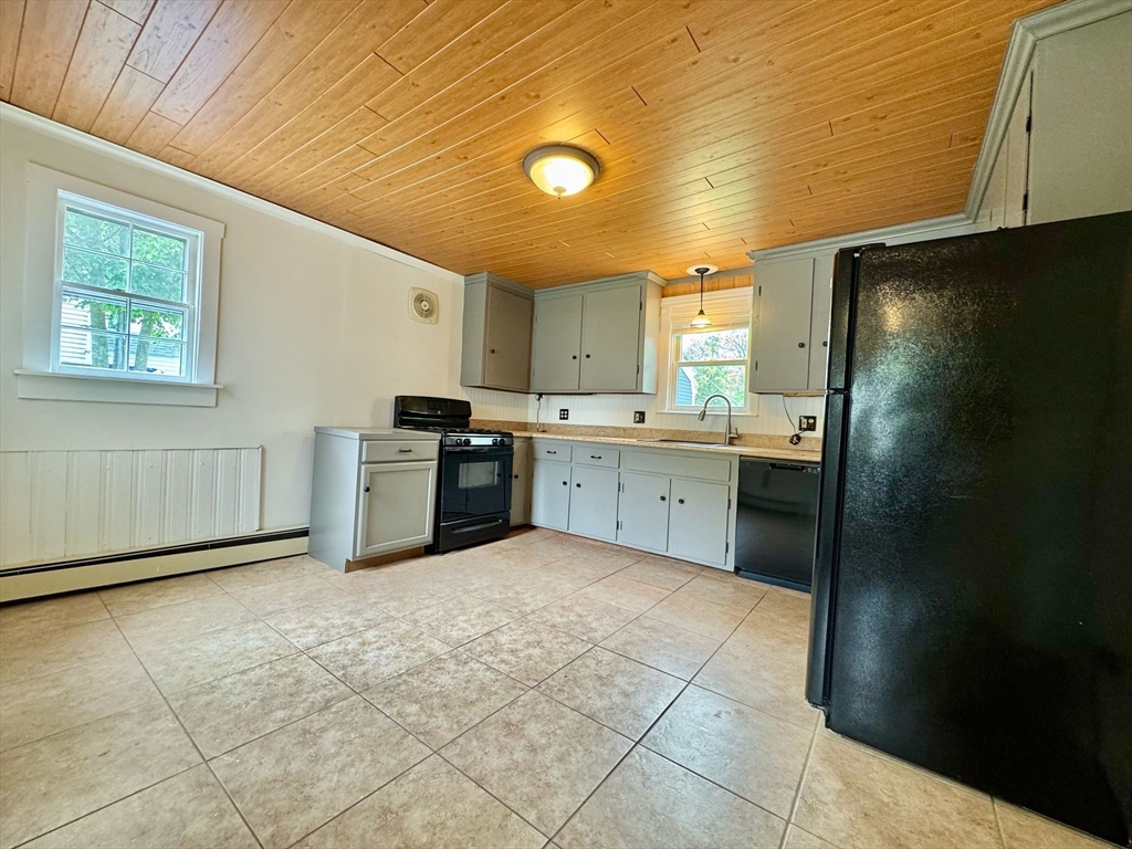 Hopkinton, Massachusetts 01748, United States, 2 Bedrooms Bedrooms, ,1 BathroomBathrooms,Residential,Pending,142686