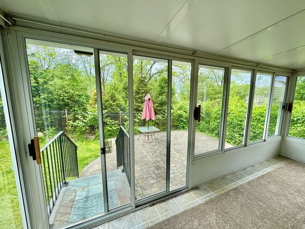 Hopkinton, Massachusetts 01748, United States, 2 Bedrooms Bedrooms, ,1 BathroomBathrooms,Residential,Pending,142686