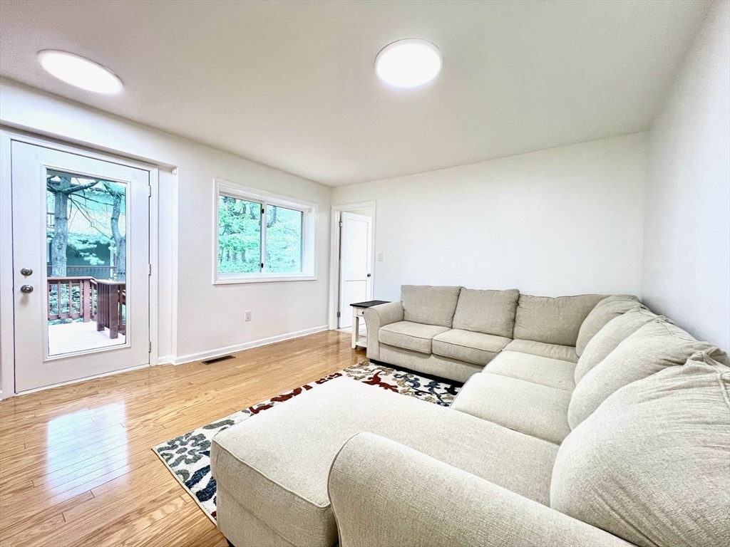 194 Captain Eames Cir 194