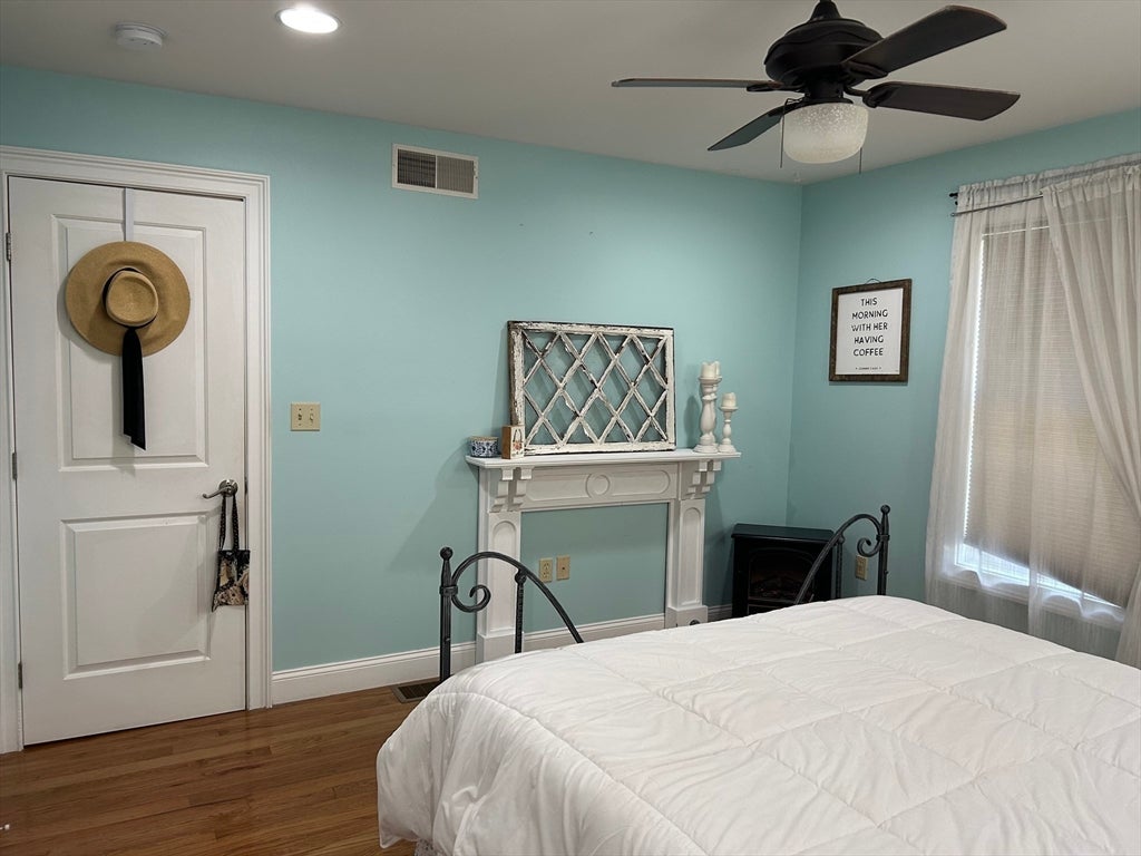 13 1/2 Merrimac St #1, Amesbury, MA, 13 1/2 Merrimac St #1, Amesbury, MA Photo #8