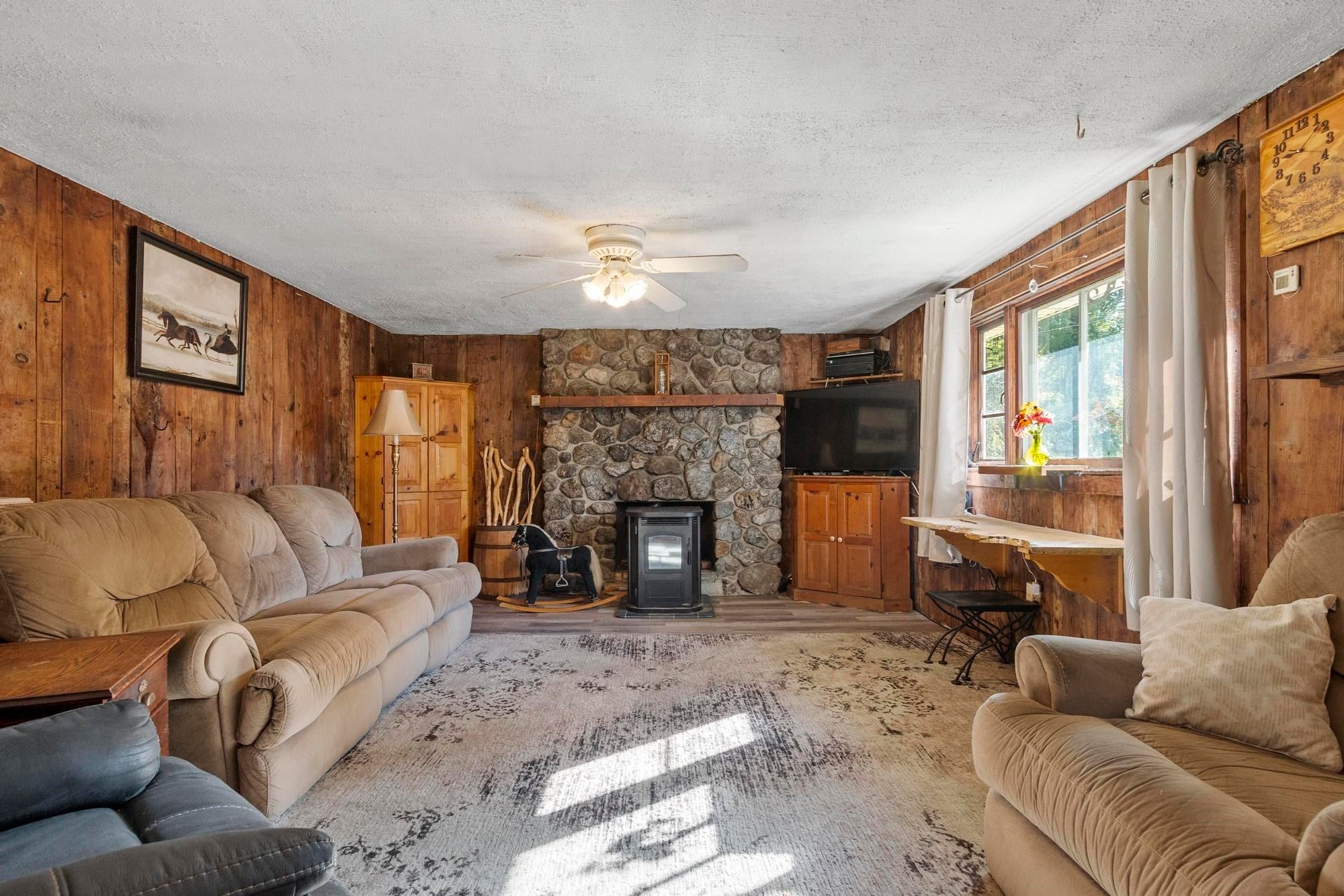 875 Flat Hill Rd, Lunenburg, MA Photo #27