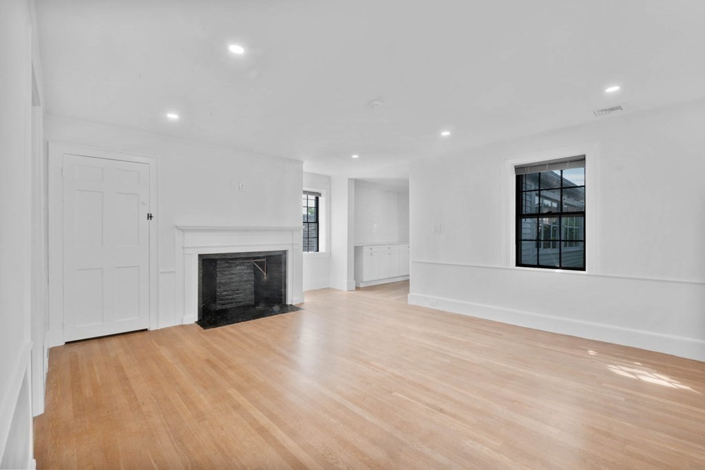 61 Front St 2