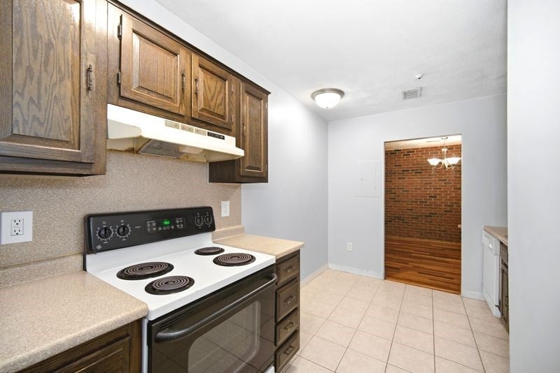 123 Elm St C9