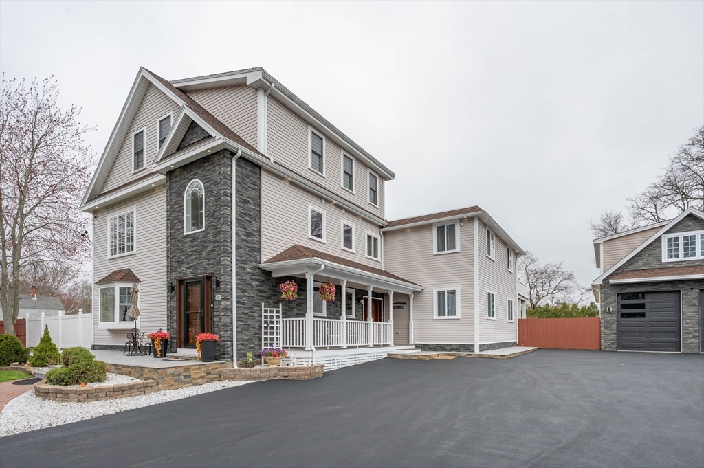49 Beach Rd