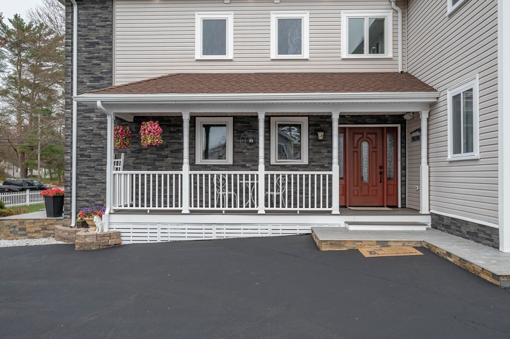 49 Beach Rd