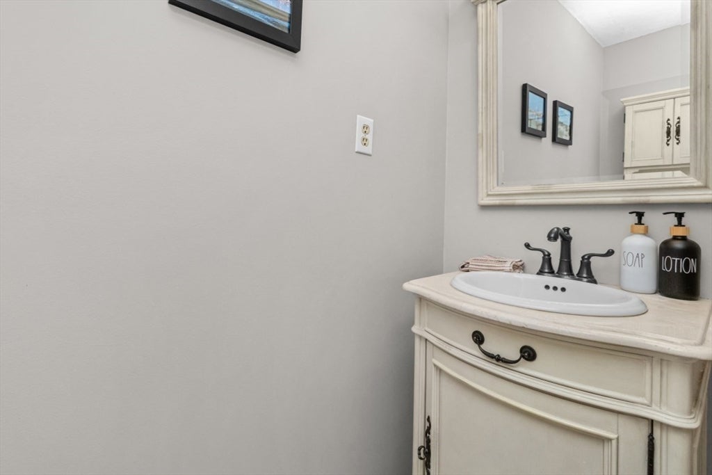 28 Pemberton St #B, Walpole, MA, 28 Pemberton St #B, Walpole, MA Photo #23