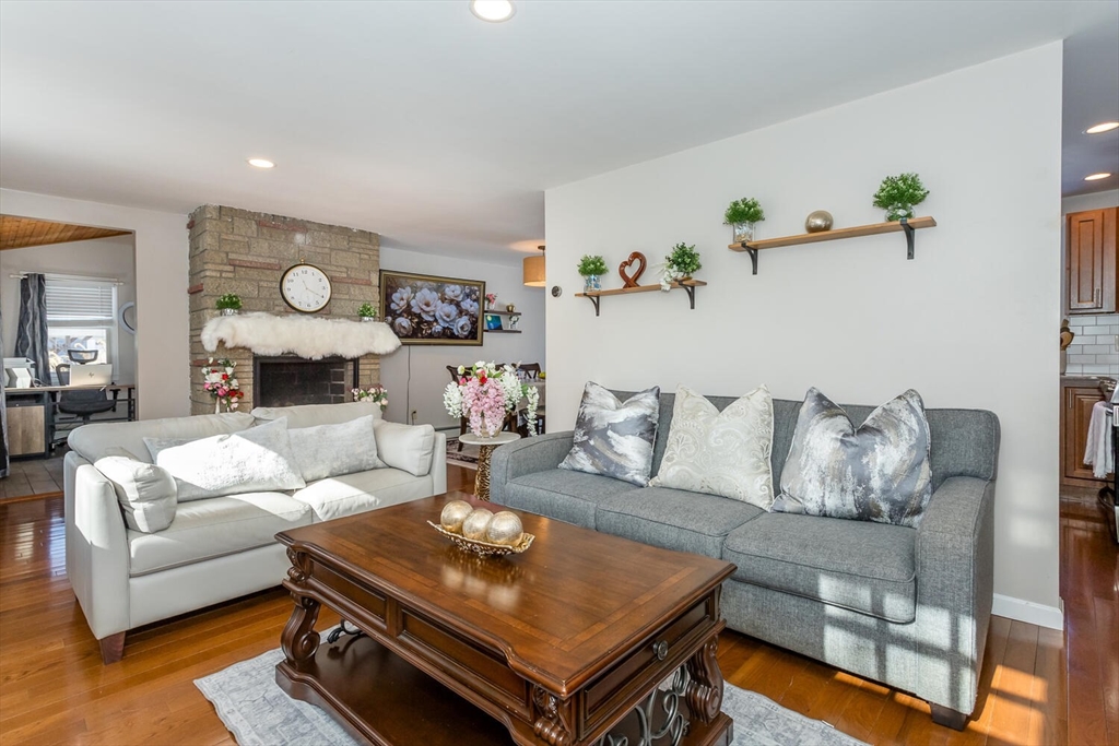 30 Buffington St