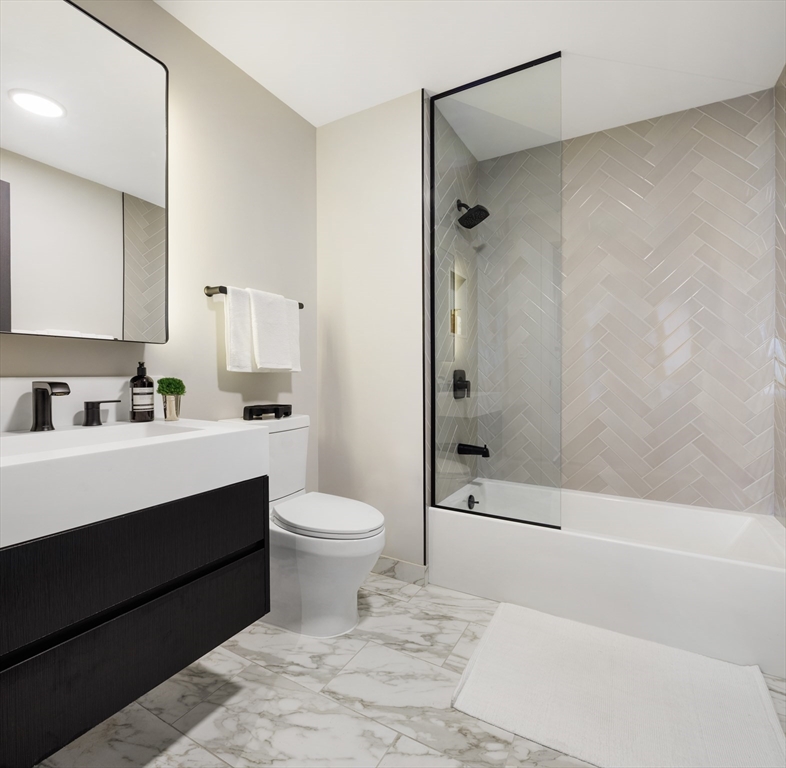 55 Lagrange St 903