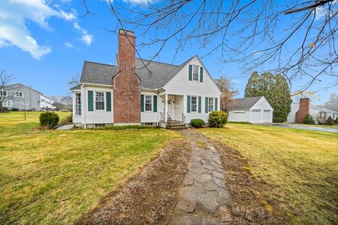 132 Lathrop St South Hadley MA 01075