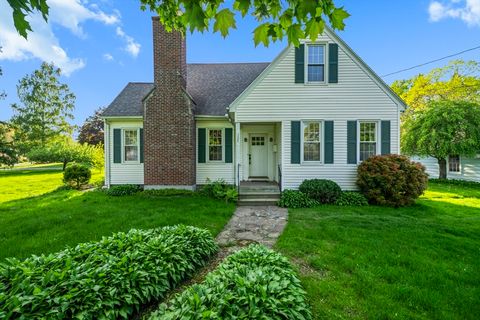 132 Lathrop St South Hadley MA 01075