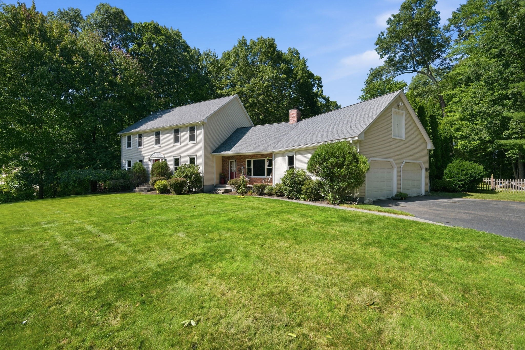 22 Grassy Meadow Rd