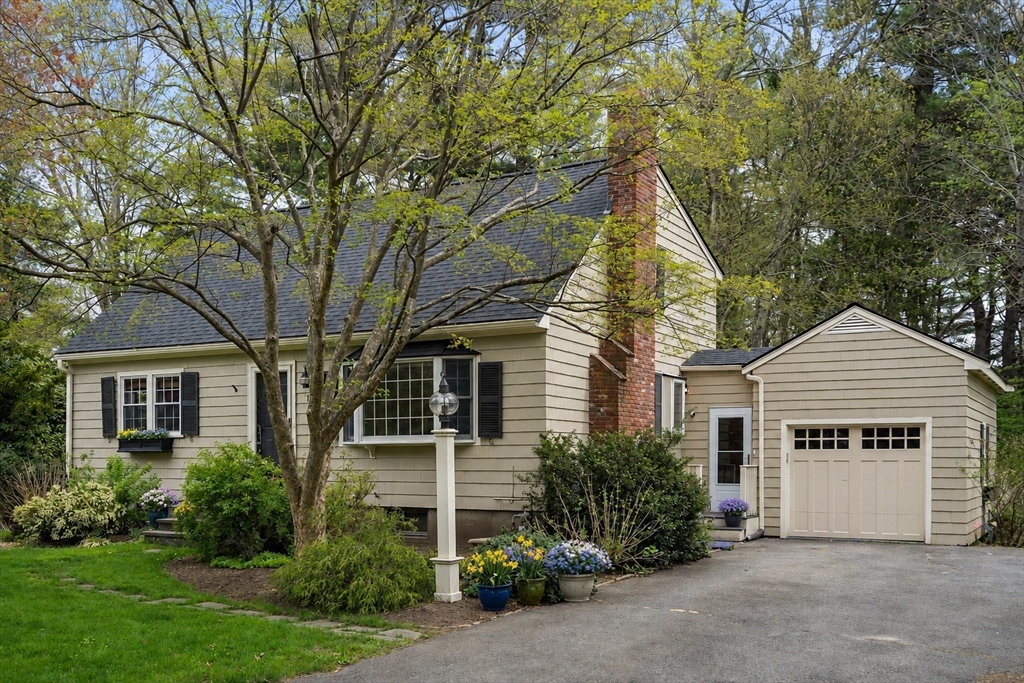 Photo of 123 Harding Street, Medfield, MA