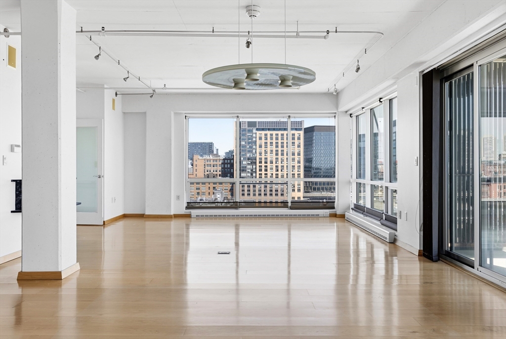 25 Channel Center 1102