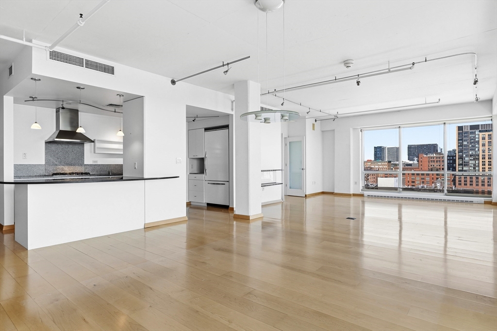 25 Channel Center 1102