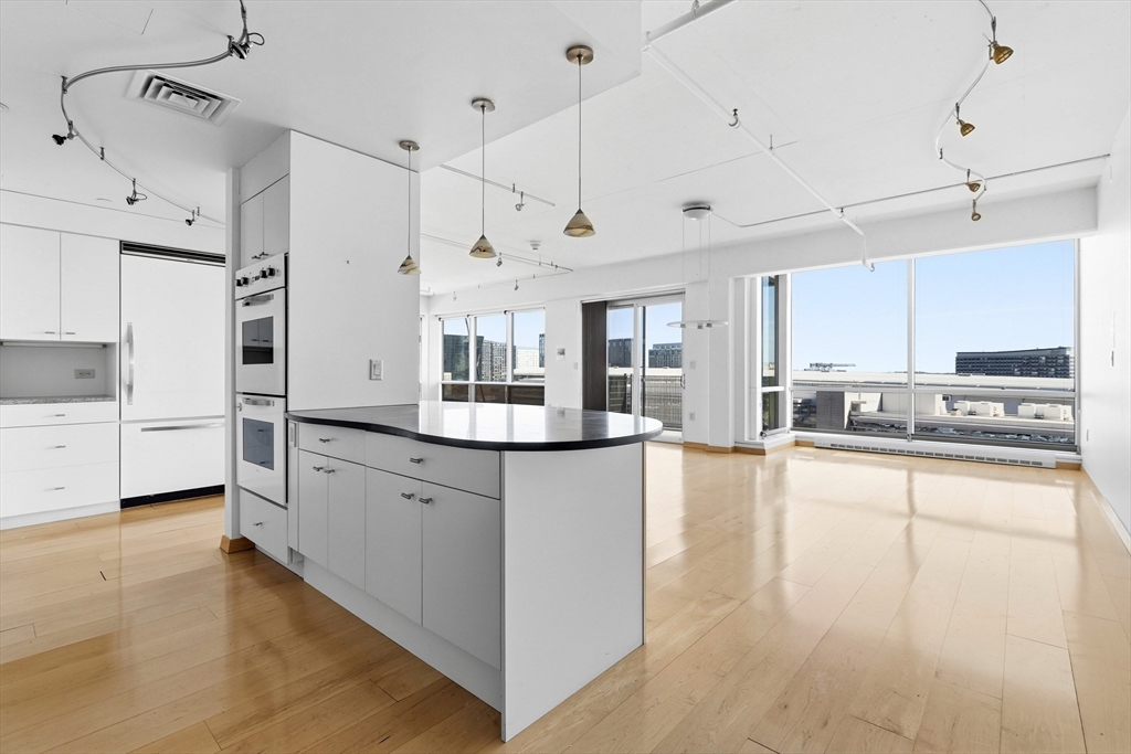 25 Channel Center 1102