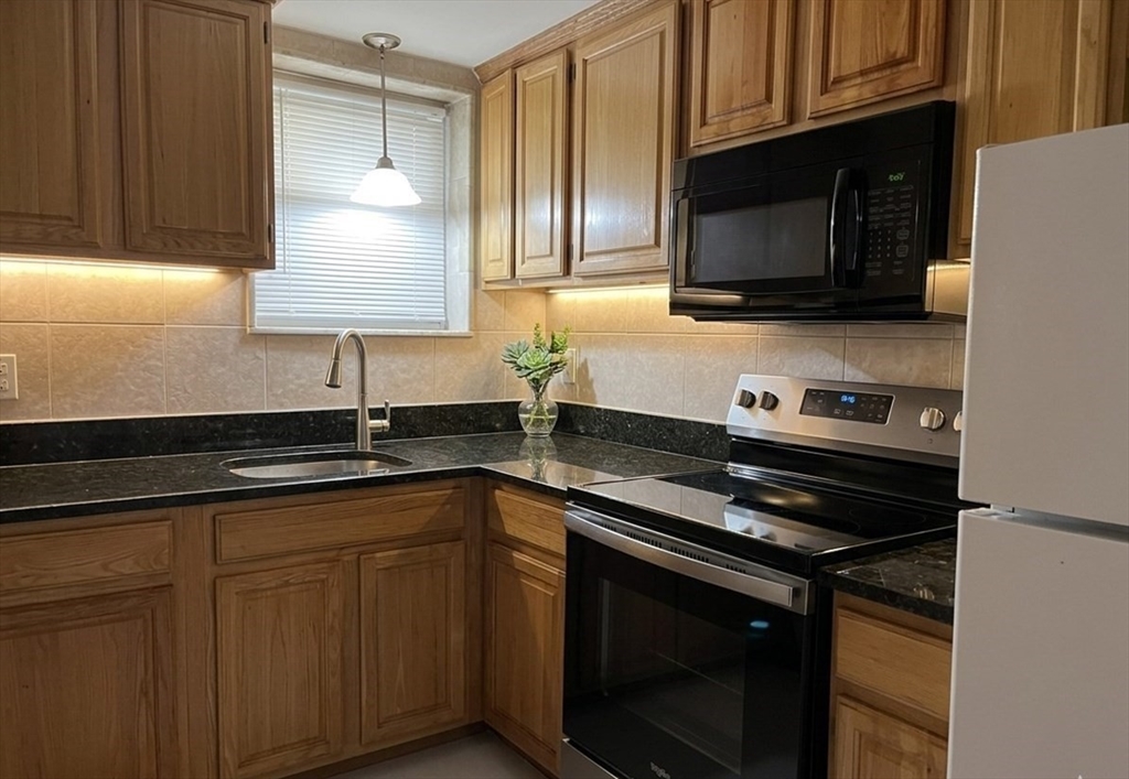 623 Cummins Hwy #B, Boston, MA Photo #3
