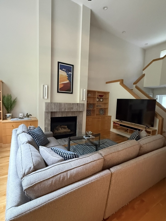 14 Baldwin Dr 14