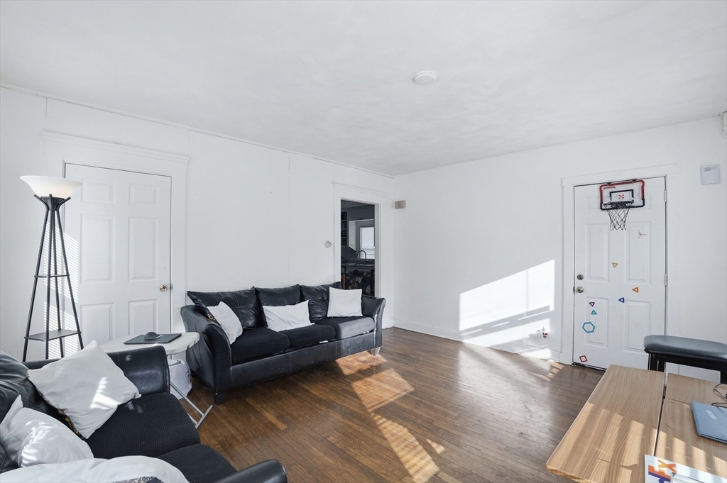 173-175 S Washington St