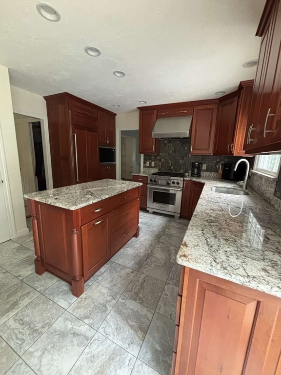 2 Lafayette Dr