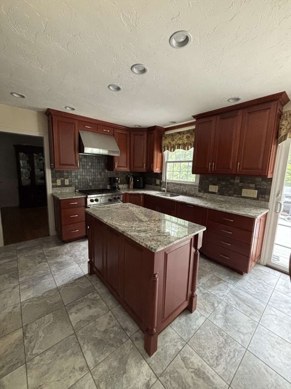 2 Lafayette Dr