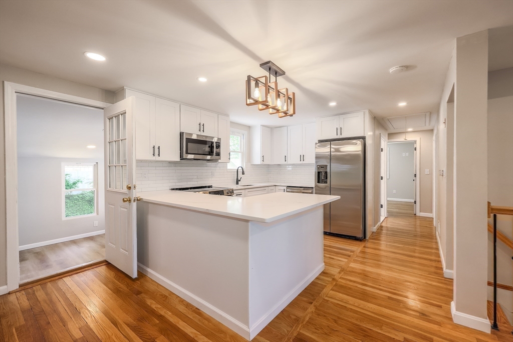 181 E Main St