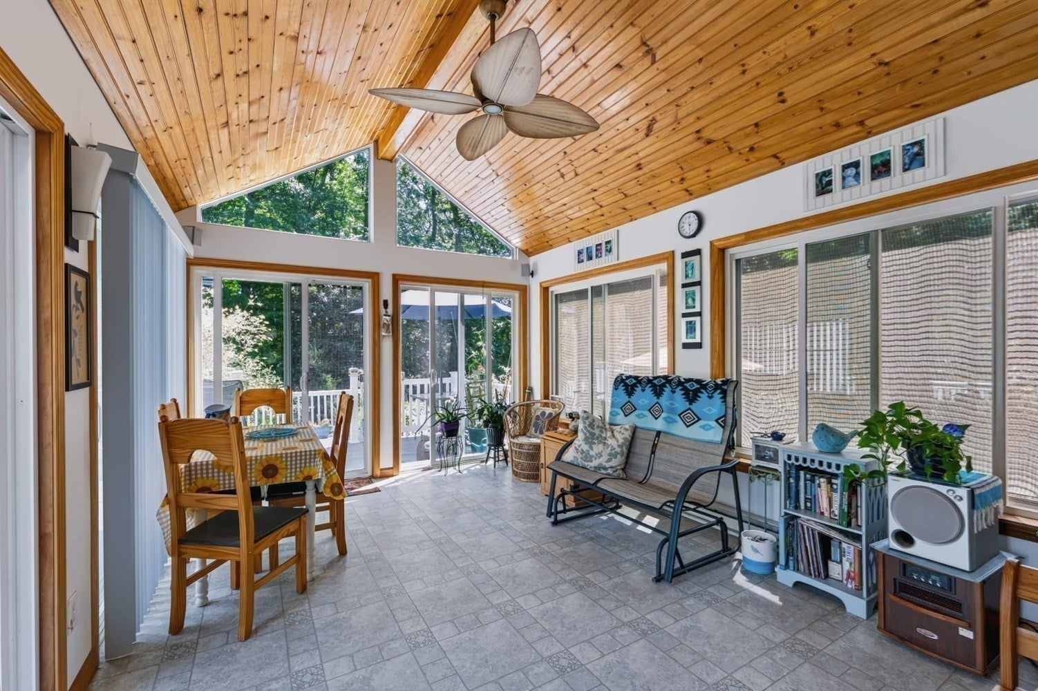 19 Middle Rd