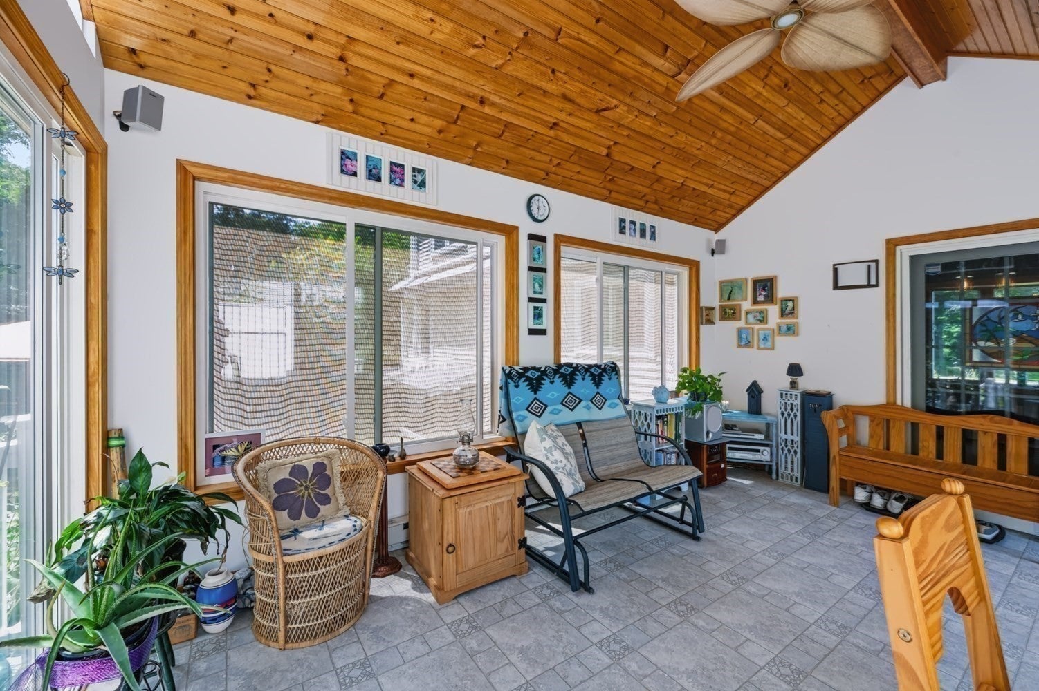 19 Middle Rd